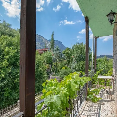 Alexandra Eptálofos